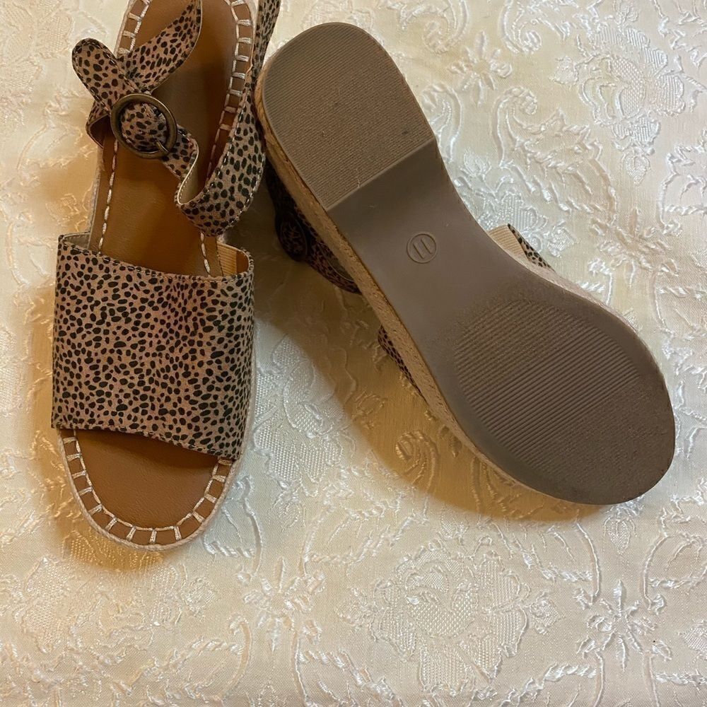 Universal Thread Morgan leopard print  sandals - Picture 7 of 7